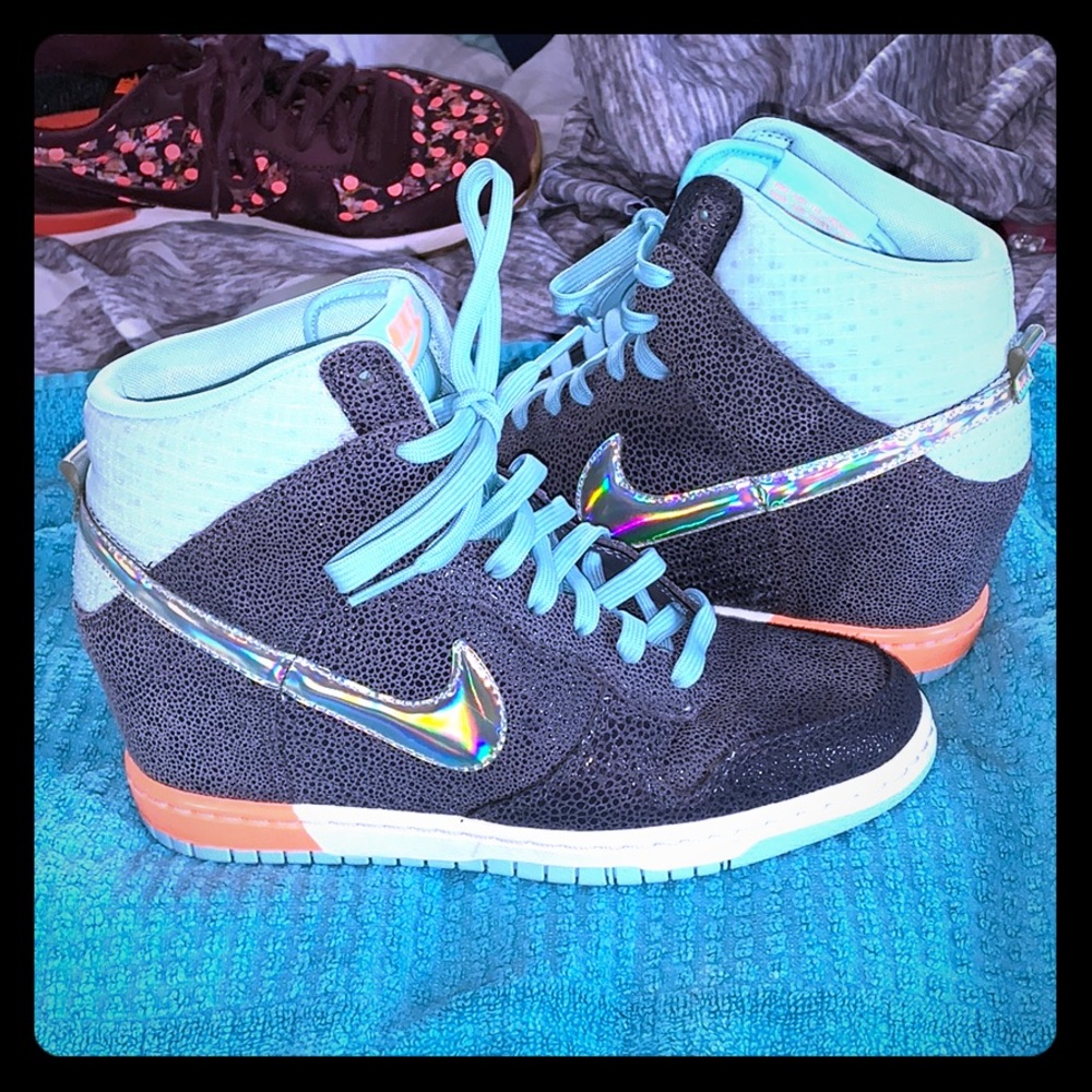 Nike Dunk Sky Hi Womans Sneakers Sz 7.5 Worn 5x’s
